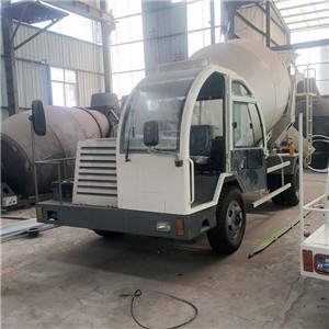 小型水泥攪拌運輸車 水泥攪拌罐車廠家生產(chǎn)加工價格優(yōu)惠